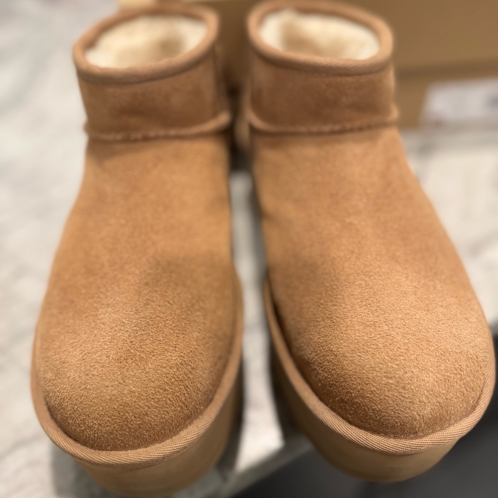 UGG Women's Classic Ultra Mini Platform Boot - NWT Chesnut Sz 7 - Picture 2 of 10